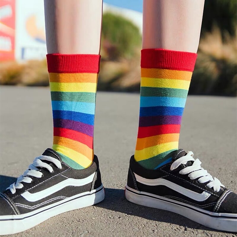 Calcetines con estampado colorido de arcoíris para hombre y mujer, medias de algodón a rayas para deportes al aire libre, Harajuku, Kawai, primavera y verano
