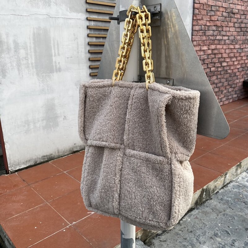 Winter 2020 New Korean Soft  Plush Handbag Coarse Chain Warm Faux Fur Woven Bag Vportable Large Shoulder Bag Tote