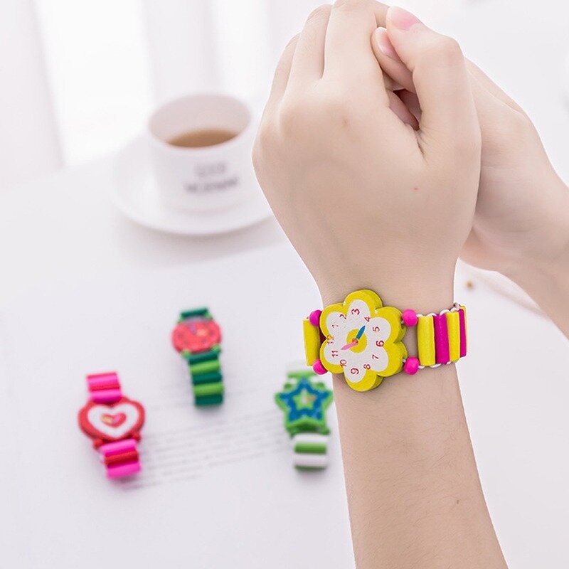 Braccialetti in legno colorato per bambina per bambini braccialetti per orologi elastici per bambini braccialetto giocattolo per bambini all'ingrosso gioielli regalo di compleanno