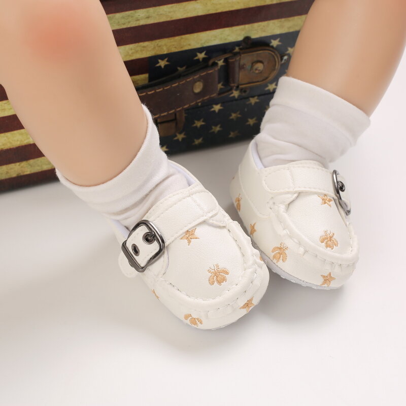 Sapatos de couro antiderrapante para meninos e meninas, calçados esportivos para bebês, casual, fundo macio, nova tendência da moda