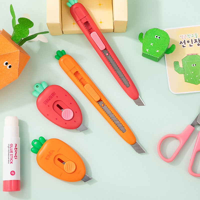 Mini cenoura morango plástico faca utilitário expresso desembalagem envelope bolso corte de papel arte faca escritório da escola papelaria
