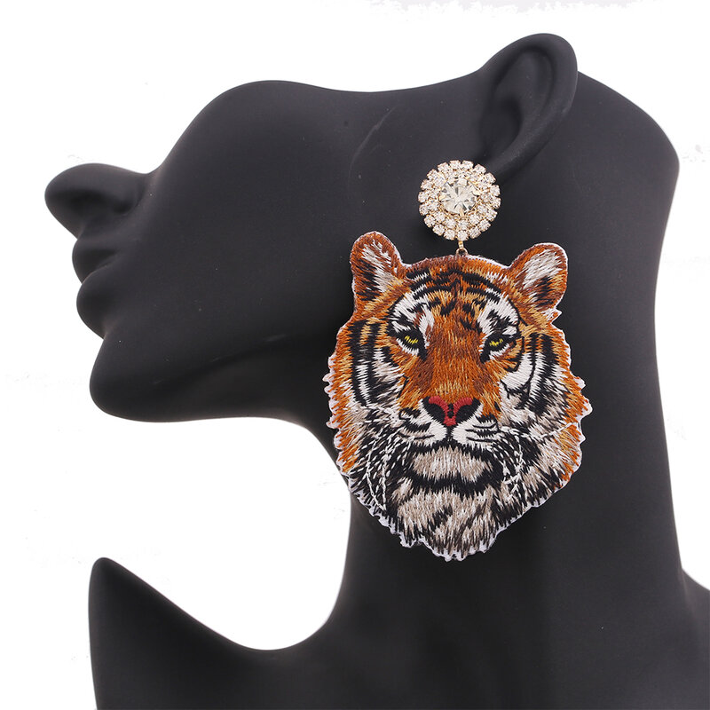 ต่างหู Dangle ใหม่ Big Tiger หัวจี้ Drop ต่างหู Handmade Bohemian Beaded ต่างหูผู้หญิงเครื่องประดับคริสต์มาส