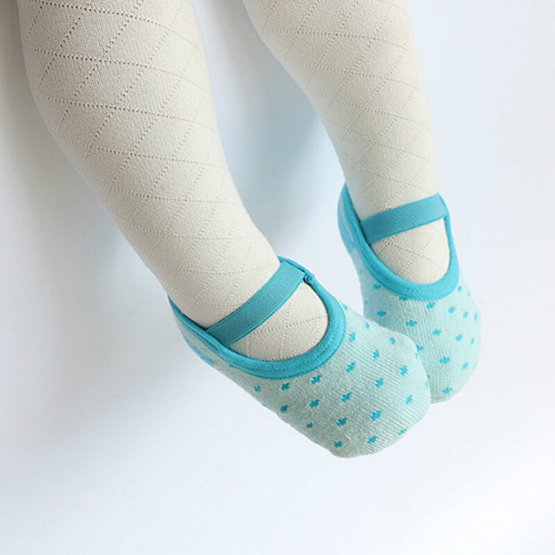 Носки для мальчиков и девочек, хлопковые нескользящие носки с героями мультфильмов, обувь для первых шагов для малышей, детские носки