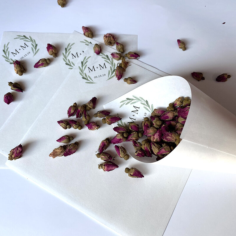 30 Stück personal isierte Hochzeits kegel, weißes Papier Größe 16x16cm, benutzer definierte Name Datum Konfetti werfen Kegel für Braut dusche Party Gefälligkeiten