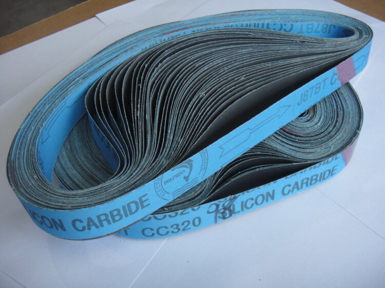 Cinturón de papel de lija de carburo de silicio J87BT, P100-P1500 de lijado abrasivo suave para metales de baja dureza, 762x25mm