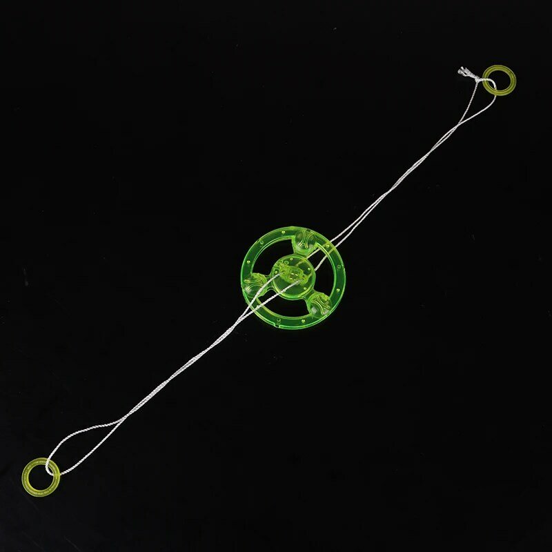 1pc flash puxar linha led volante de fogo quente flywheel brilho apito criativo clássico brinquedos cor aleatória plástico + véu corda