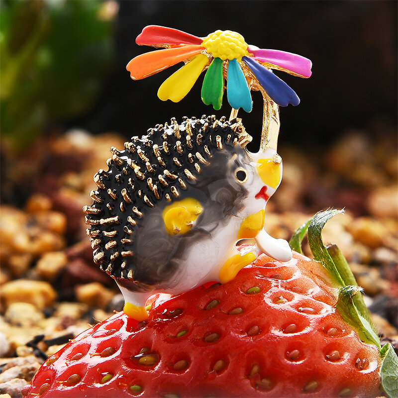 Wuli & ベビー素敵な保持花ハリネズミブローチ女性8色動物ペットパーティーオフィス因果ブローチピンギフト ёжик с ромашкой