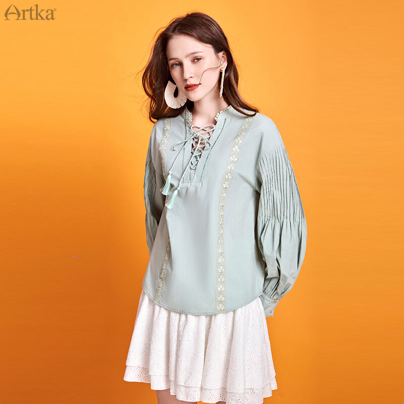 Artka-女性用ヴィンテージブラウス綿2020,ランタンスリーブとvネック,ポンポン付き,新しい春のコレクション100%,sa20504c