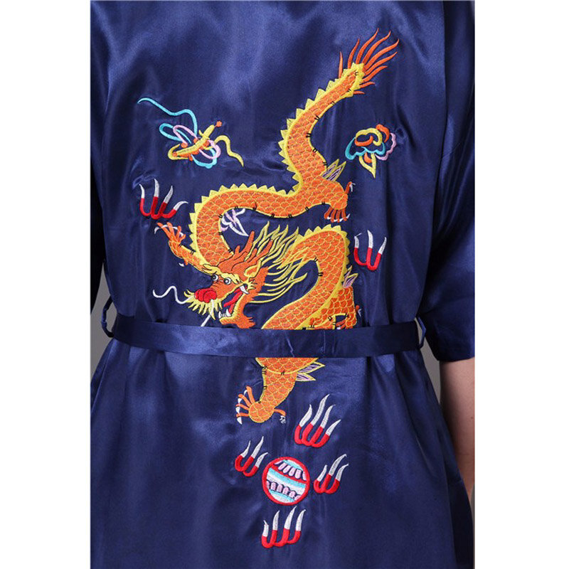 Hoge Kwaliteit Nieuwe Navybluechinese Traditionele Mannen Robe Borduurwerk Dragon Satijn Nachtkleding Vintage Kimono Yukata Bad Gown 011031