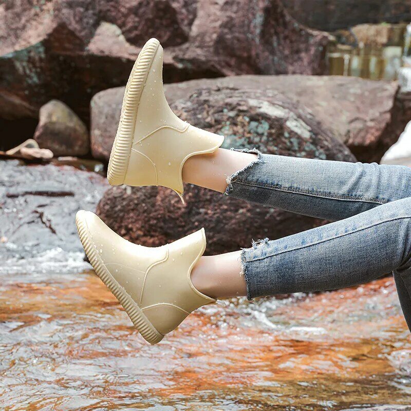 Rouroliu 2021 Phụ Nữ Mắt Cá Chân Jelly Giày Đi Mưa Tác Phẩm Mới Giày Người Lớn PVC Chống Trượt Giày Đi Mưa
