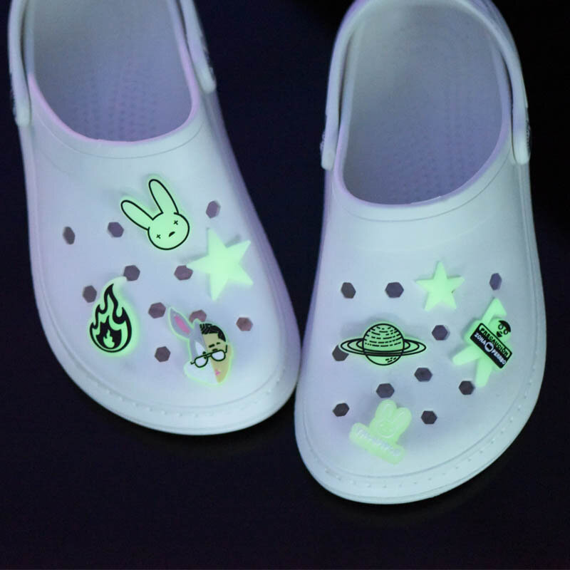 สไตล์ใหม่กระต่ายที่กำหนดเองยางนุ่ม PVC Glow In The Dark รองเท้า Charms อุปกรณ์เสริมสำหรับรองเท้า Croc เด็ก X-Mas ...