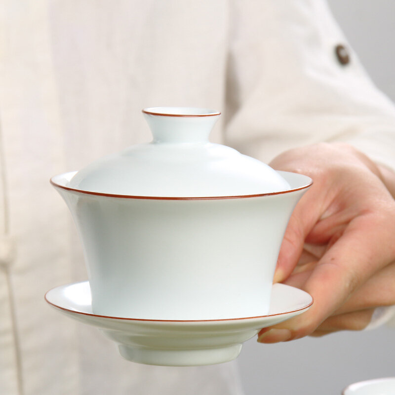 Jingdezhen Gaiwan เครื่องถ้วยน้ำชาเซรามิกสีขาวขอบสีน้ำตาลอ่อน Gaiwan Gongfu มีฝาปิด160มล.