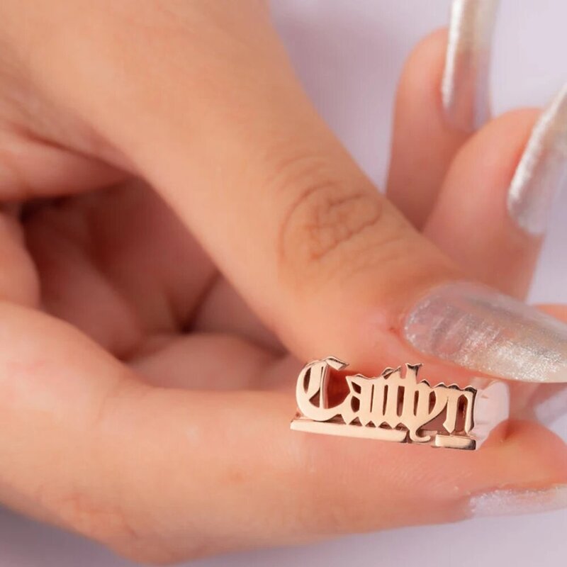 ที่กำหนดเองแหวนโบราณภาษาอังกฤษชื่อผู้ชายผู้หญิงทองแหวนของขวัญเครื่องประดับสแตนเลสแหวนคู่ส่วนบุคคล