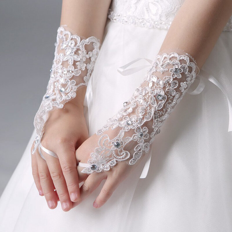 2019 Fashion Beauty Girl Red White Fingerless Wedding Gloves Lace Beaded For Bridal Wedding Accessories Stage Performance