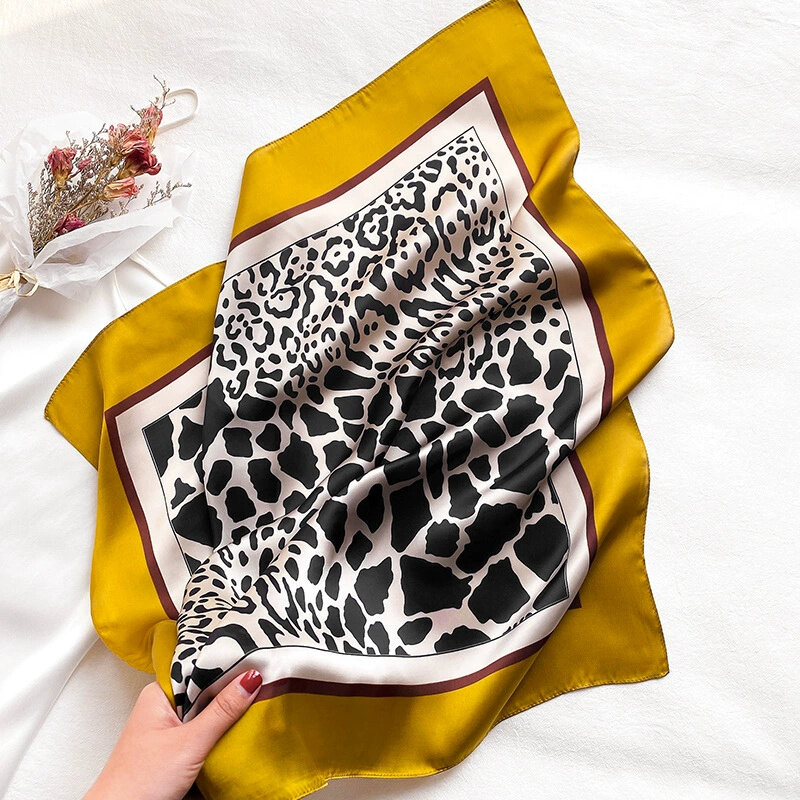 2022 vier Jahreszeiten Neue Kopftuch Koreanische Leopard Print Silk Schals Beliebten Platz Strand Schals Mode Sonnencreme 70X70CM Kopftuch