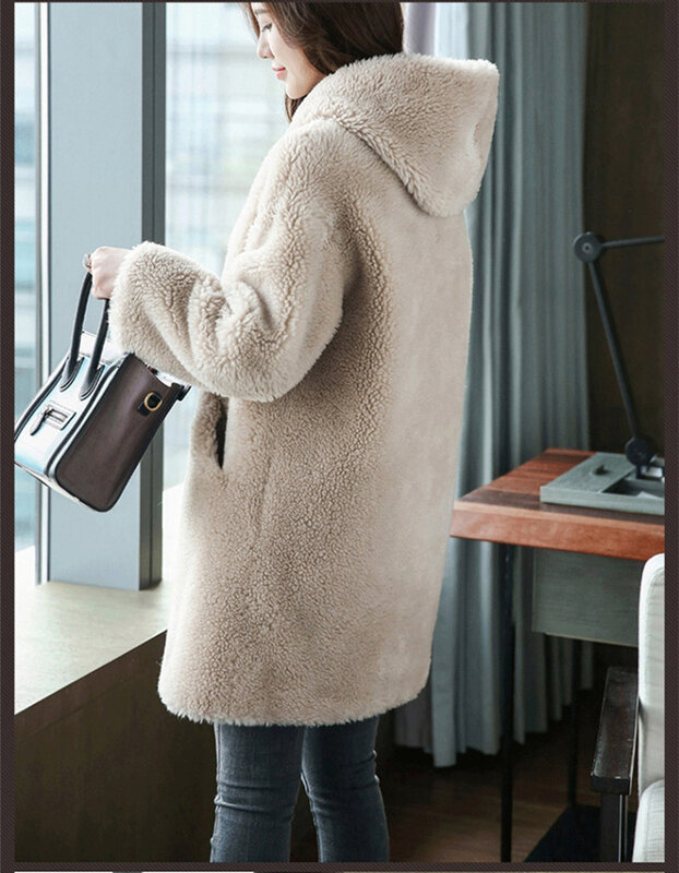 معطف الفرو الحقيقي عالية الجودة المرأة معطف صوف طبيعي مع قبعة سميكة الدافئة أنيقة فضفاضة كبيرة الحجم أبلى طويلة للنساء