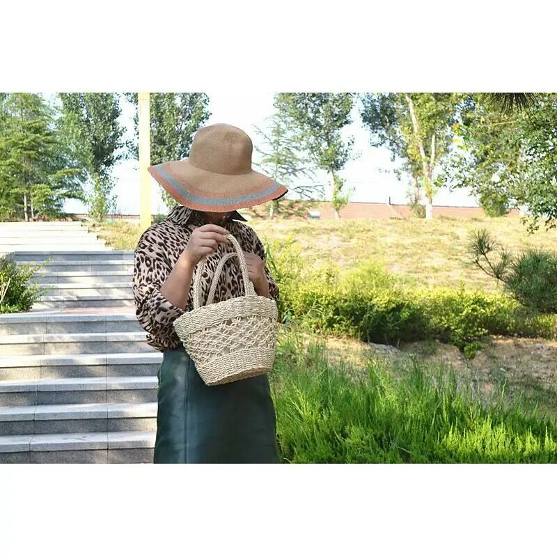 2020 New Female Summer Straw Bag Vacation Travel Bag Vacation Travel Paper Rope Cylinder Hollow a6238