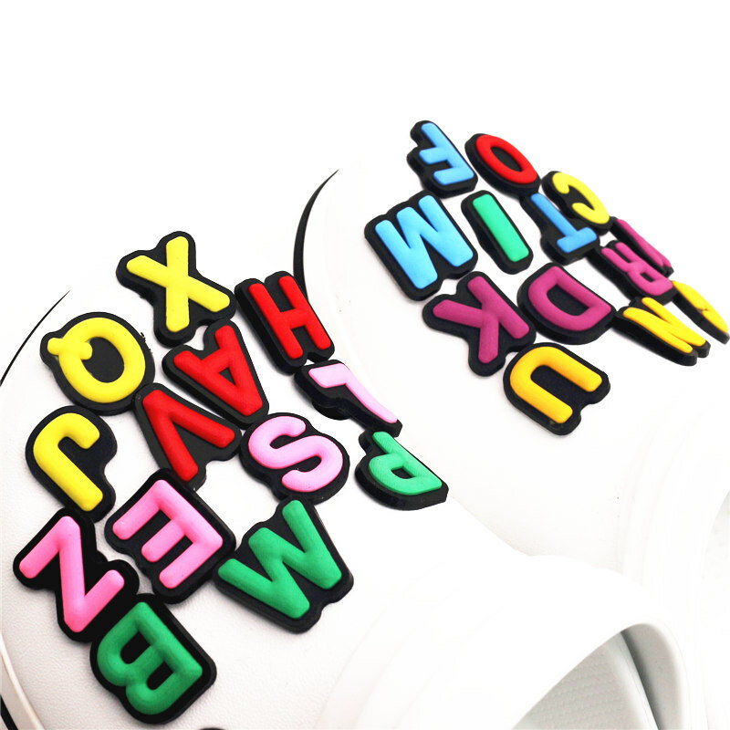 Jedna wyprzedaż 1 szt. Ozdoby do butów 26 angielskie litery dowolna kombinacja akcesoria do obuwia dla croc jibz Kid's Party x-mas