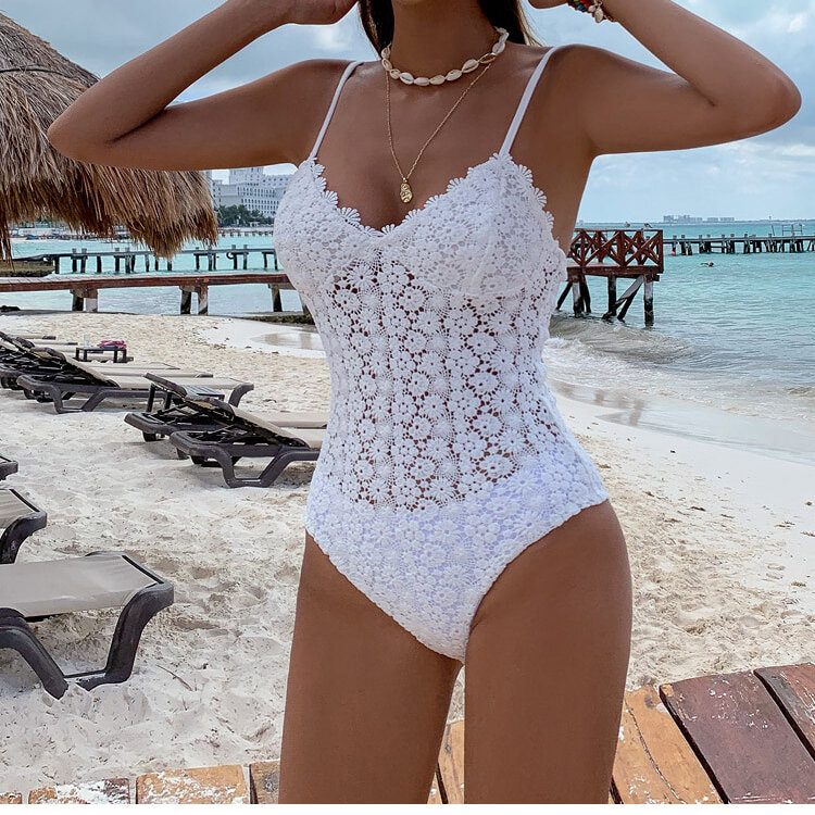 Sexy crochê branco empurrar para cima um pedaço maiô feminino monokini ver através halter rendas banho feminino beach pool wear bathingsuit