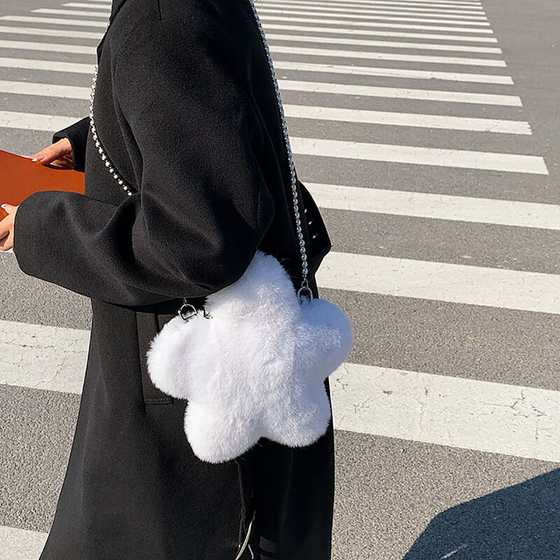2021 borsa da donna a forma di stella in pelliccia sintetica invernale Ins borsa a tracolla a catena in peluche di moda borse a tracolla per telefono bianco nero