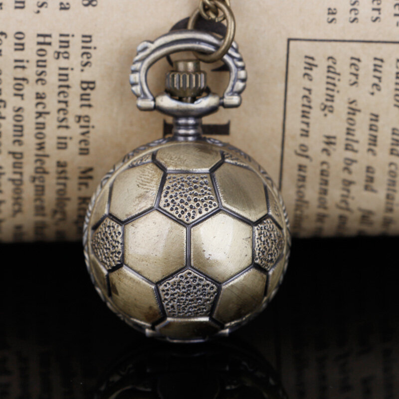 Retro Vintage Soccer Ball Forma Bronze Round Quartz Pocket Watch com Cadeia Colar Jóias Presentes
