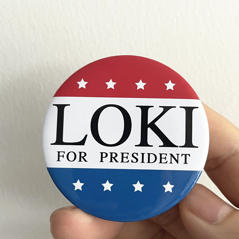 Broche en acrylique du film Loki Smile Hero, épingles du président, insigne de cosplay, accessoires d'accessoires