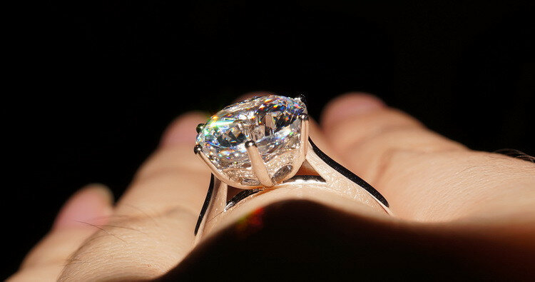 Кольцо женское из серебра 925 пробы с бриллиантами 3 карата