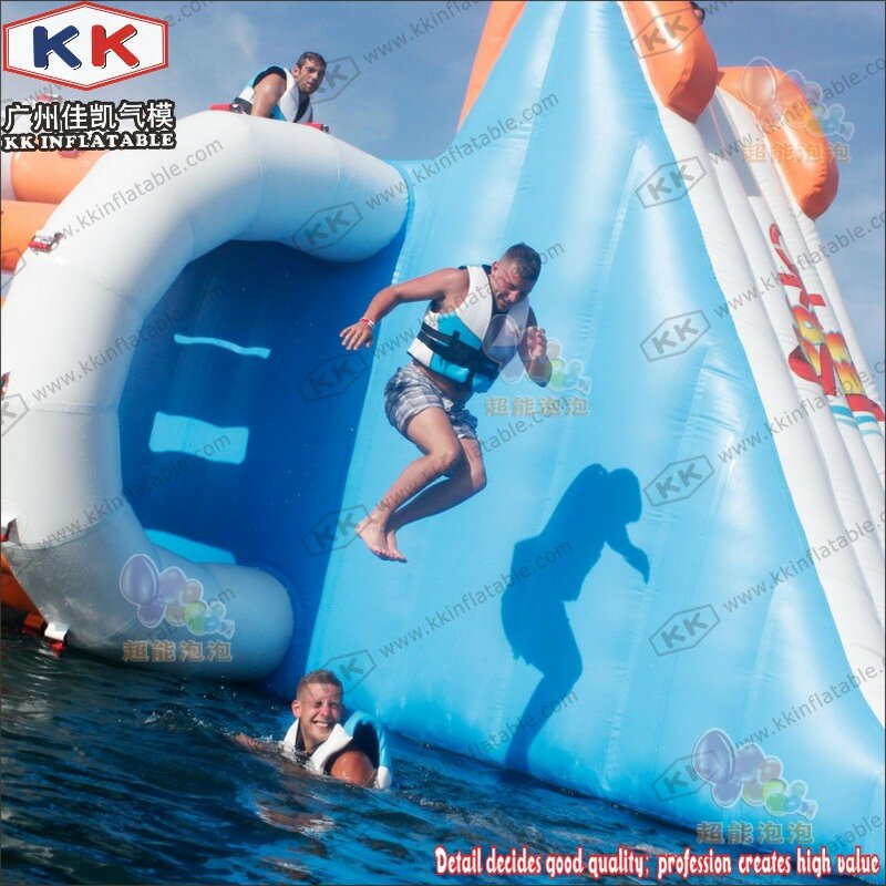 Parque aquático inflável flutuante, entretenimento, ilha de despertar para praia