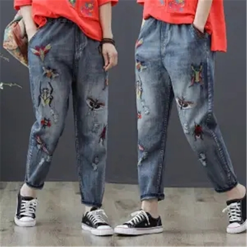 Pantalones vaqueros de cintura elástica para mujer, Vaqueros Retro coreanos, pantalones bombachos desgastados con bolsillo bordado de dibujos animados