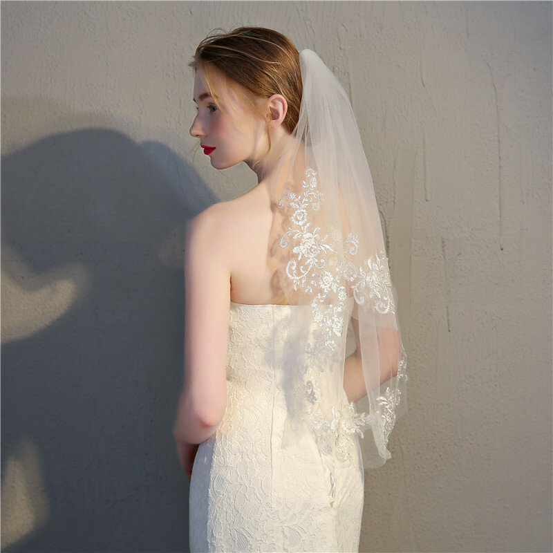 Novo 2 camadas véus de casamento com pente applique borda do laço curto véu de noiva