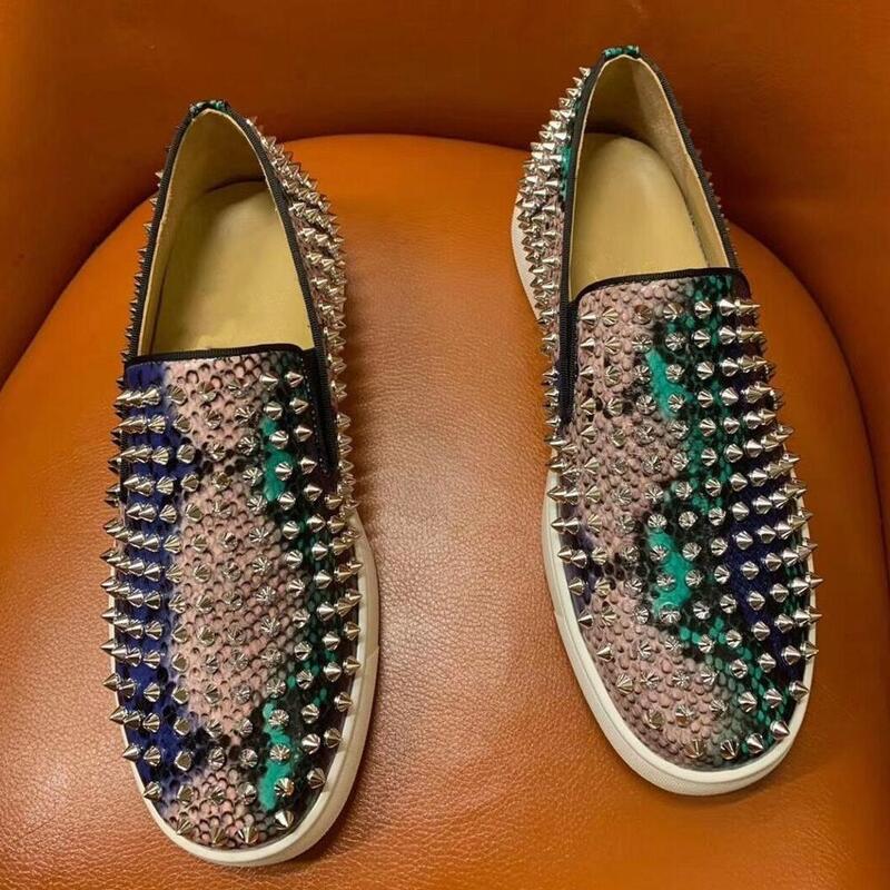 2022 novos sapatos de moda masculina luxo designer spikes sapatos de couro feitos à mão mocassins colorido elegante homem moda casual apartamentos