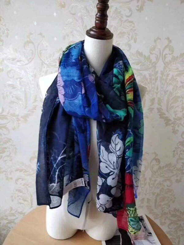 Женский шёлковый длинный шарф с цветочным принтом