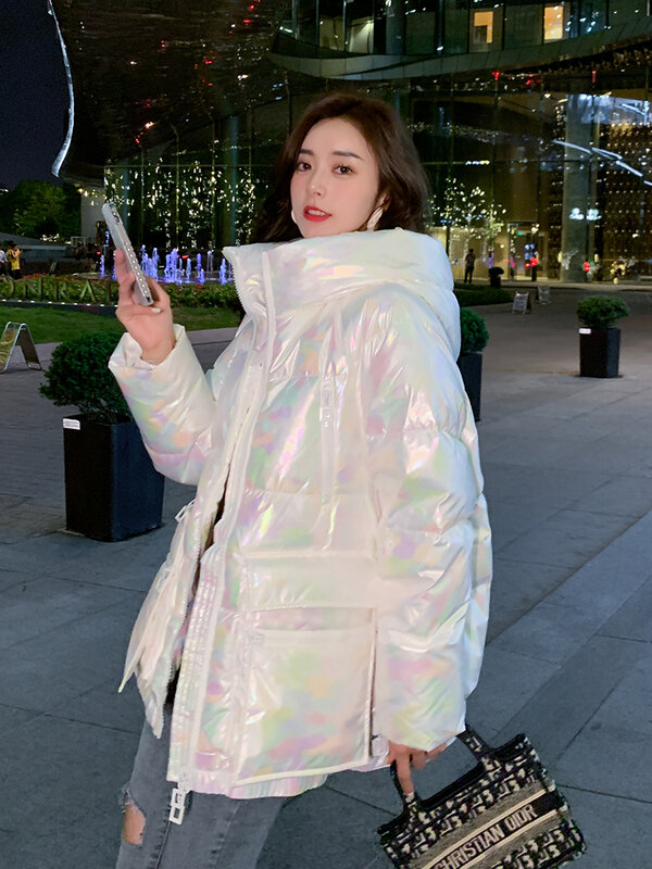 Piumino colorato Laser con superficie smaltata bianca abbigliamento invernale femminile di media lunghezza nuova giacca ispessita con cappuccio in piumino d'anatra bianca