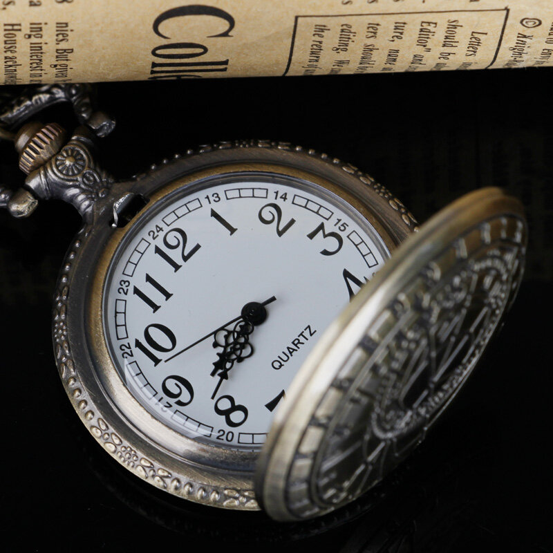 خمر ريترو موضوع تصميم كوارتز ساعة الجيب التناظرية قلادة لصبي منحوتة بدقة هدية لساعة الجيب