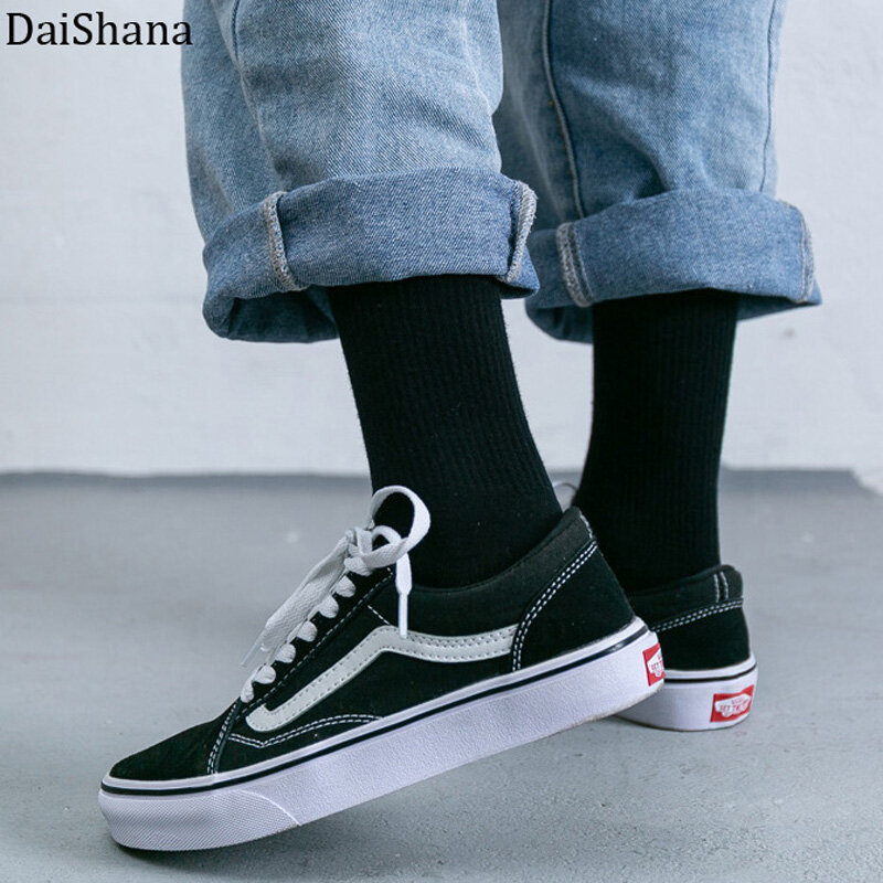 Nuovi calzini Unisex in cotone tinta unita personalità Harajuku nero bianco coppie Skateboard calzini sportivi Casual lavorati a maglia