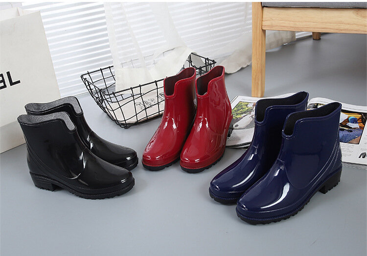 Botas de chuva de pvc resistente ao desgaste das mulheres atacado coreano azul e vermelho botas de chuva curto-tubo confortável impermeável antiderrapante botas