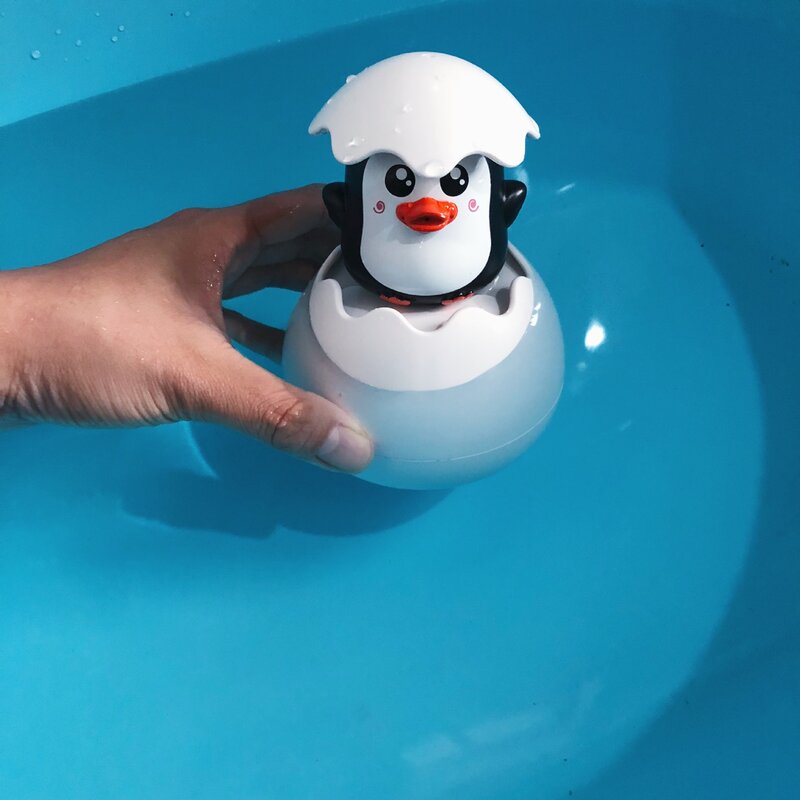 2018 enfants jouets d'eau de bain bébé bébé amusement flottant eau aspersion canard oeuf pingouins