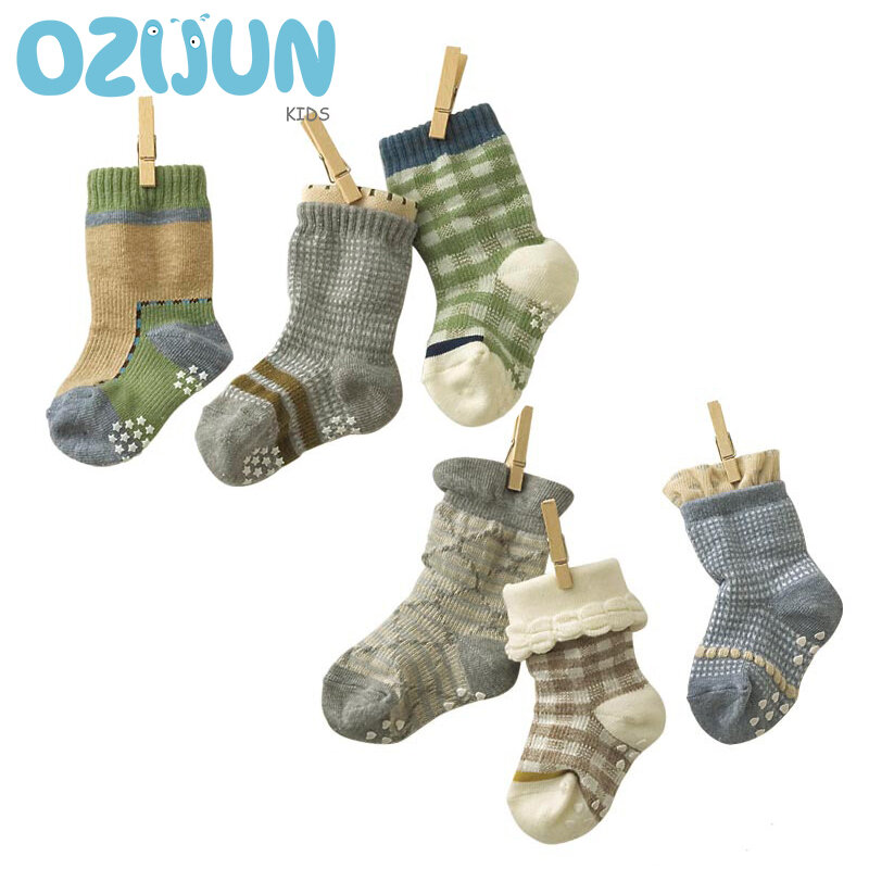 Calcetines antideslizantes para interiores para bebés, medias cortas de algodón a cuadros verdes, para las cuatro estaciones, de 1 a 5 años, S/M/L, 3 pares por lote