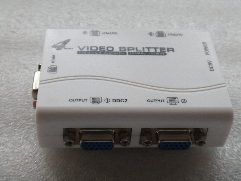2020 Year NEW White 1 to 4 ports VGA video splitter 1-in-4-out 250MHz device 1920*1440 4 Port VGA Monitor Splitter Adapter 1x4