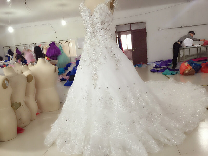 Luxury wedding dress 2016 Promotion Czech Crystal Floor Length Princess Lace Wedding Dress Latest Fashion Design Without Train