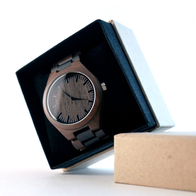 Para O Meu Neto-Quanto Você Realmente Se Importa De Madeira Gravado Relógios Homens Relógio de Forma dos homens Presentes de Aniversário Sândalo relógios