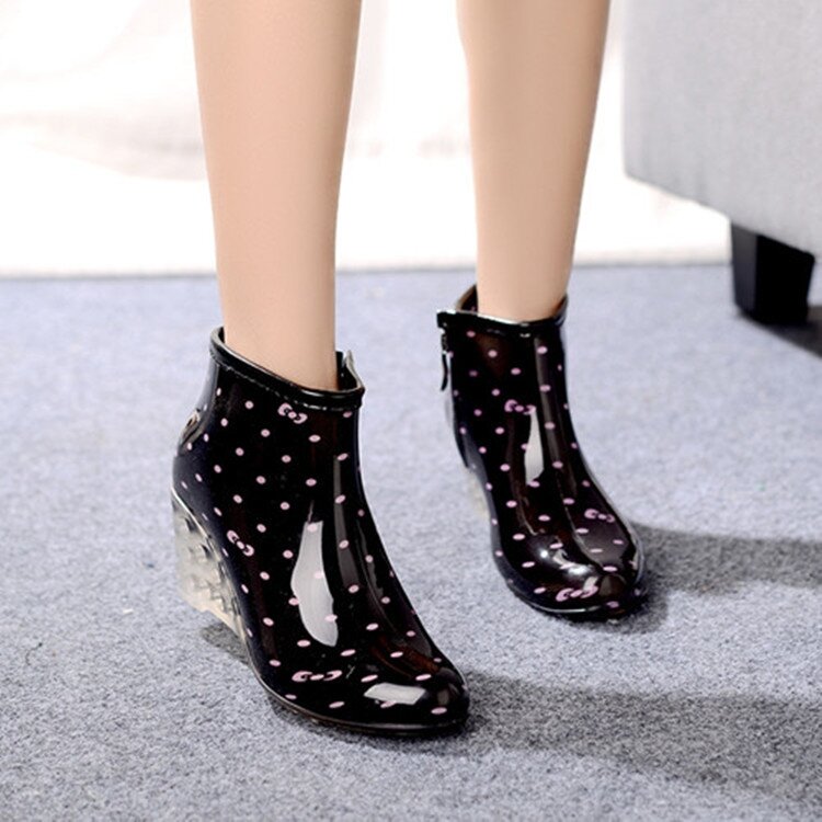 Coreia do sul ano novo verão botas curtas das mulheres salto alto sapatos de água adulto deslizamento cunhas sapatos de borracha moda único botas de chuva