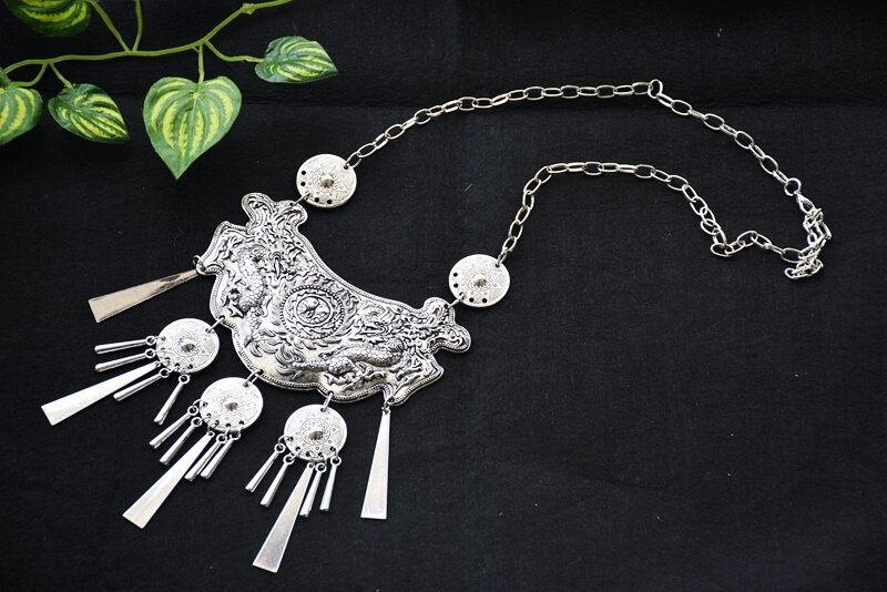 8 Designs Wohlwollende Übertrieben Drehmoment Miao Silber Einzigartige Bühne Zeigen Halskette Ethnische Mode Vintage Pullover Halskette