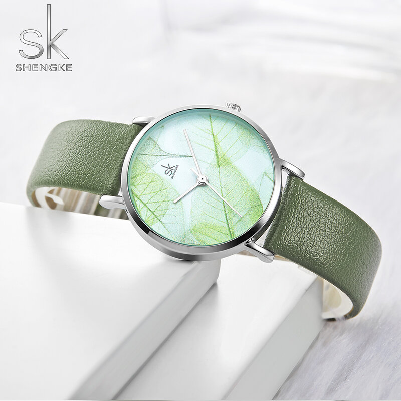 Shengke-女性用時計,クォーツムーブメント,緑のダイヤル,日本の動きのギフト,シンプルなデザイン,耐水性,3バー,新しいコレクション
