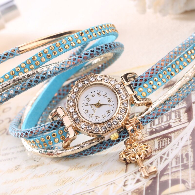 MINHIN Moda Senhoras Relógios Mulheres Se Vestem de Luxo Pulseira Relógio De Pulso De Ouro Delicado Pingente de Chave Multi Camadas de Relógio de Quartzo