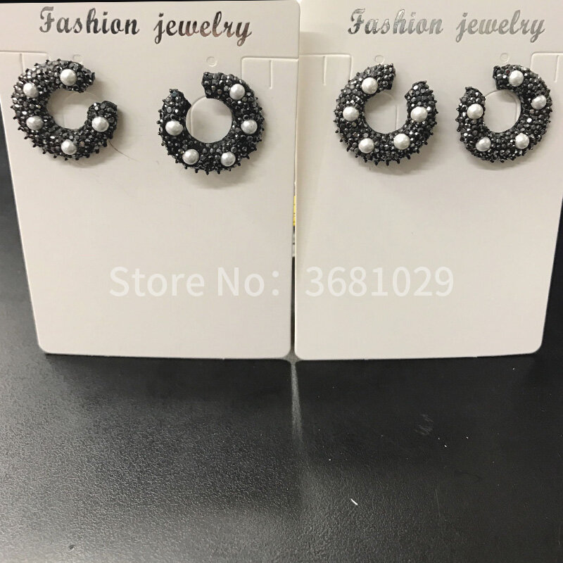 Orecchini di perle stile semplice stile corte Vintage con orecchini rotondi scavati per orecchini da festa nuziale