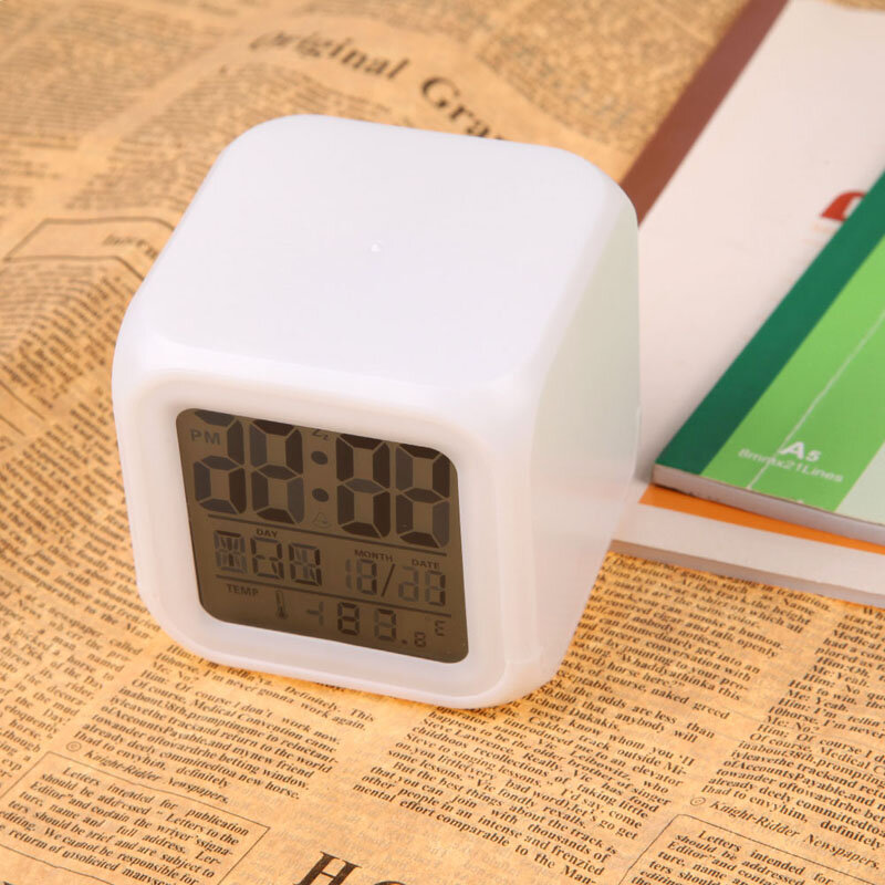 Réveil numérique changement de couleur multi-fonction Projection horloge carré LED montre brillant thermomètre bureau horloge Cube