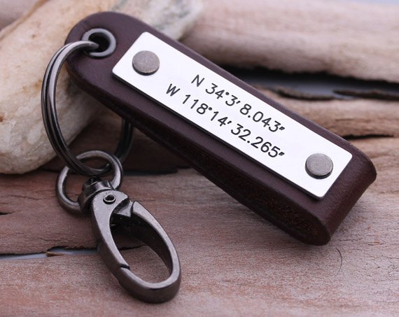 ส่วนบุคคลพิกัดพวงกุญแจ - ละติจูดลองจิจูดพวงกุญแจหนัง key chain - Gift สำหรับเขา
