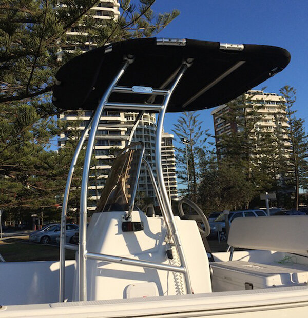 Lumba-lumba Pro Plus perahu konsol tengah atasan dengan kanopi biru dongker, cocok untuk perahu ukuran kecil hingga sedang