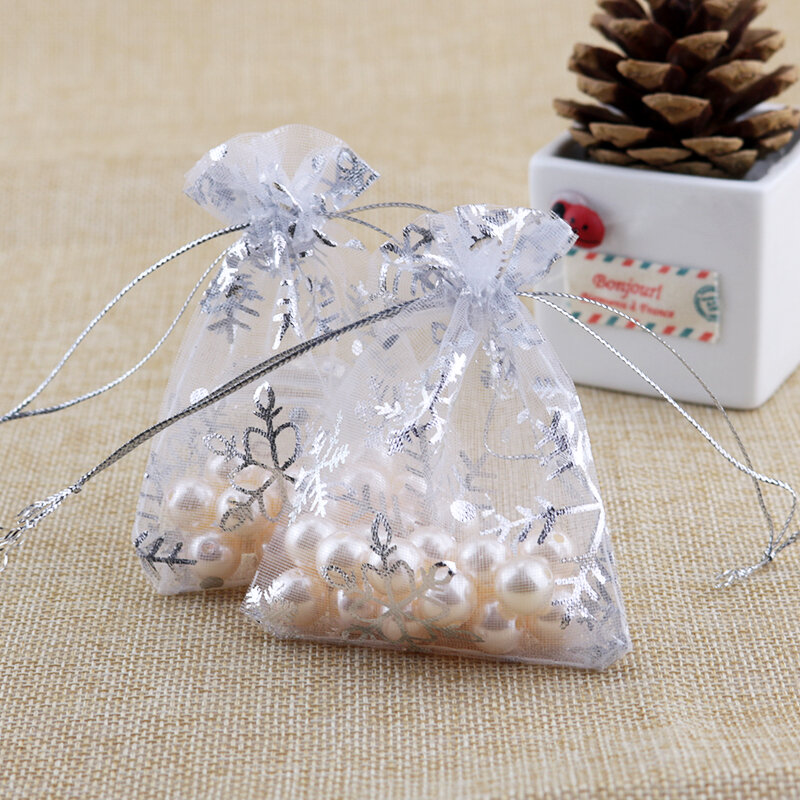 500 unids/lote de bolsas de Organza blancas con copo de nieve plateadas, bolsita de regalo para joyería, bolsitas pequeñas con cordón para Navidad y boda